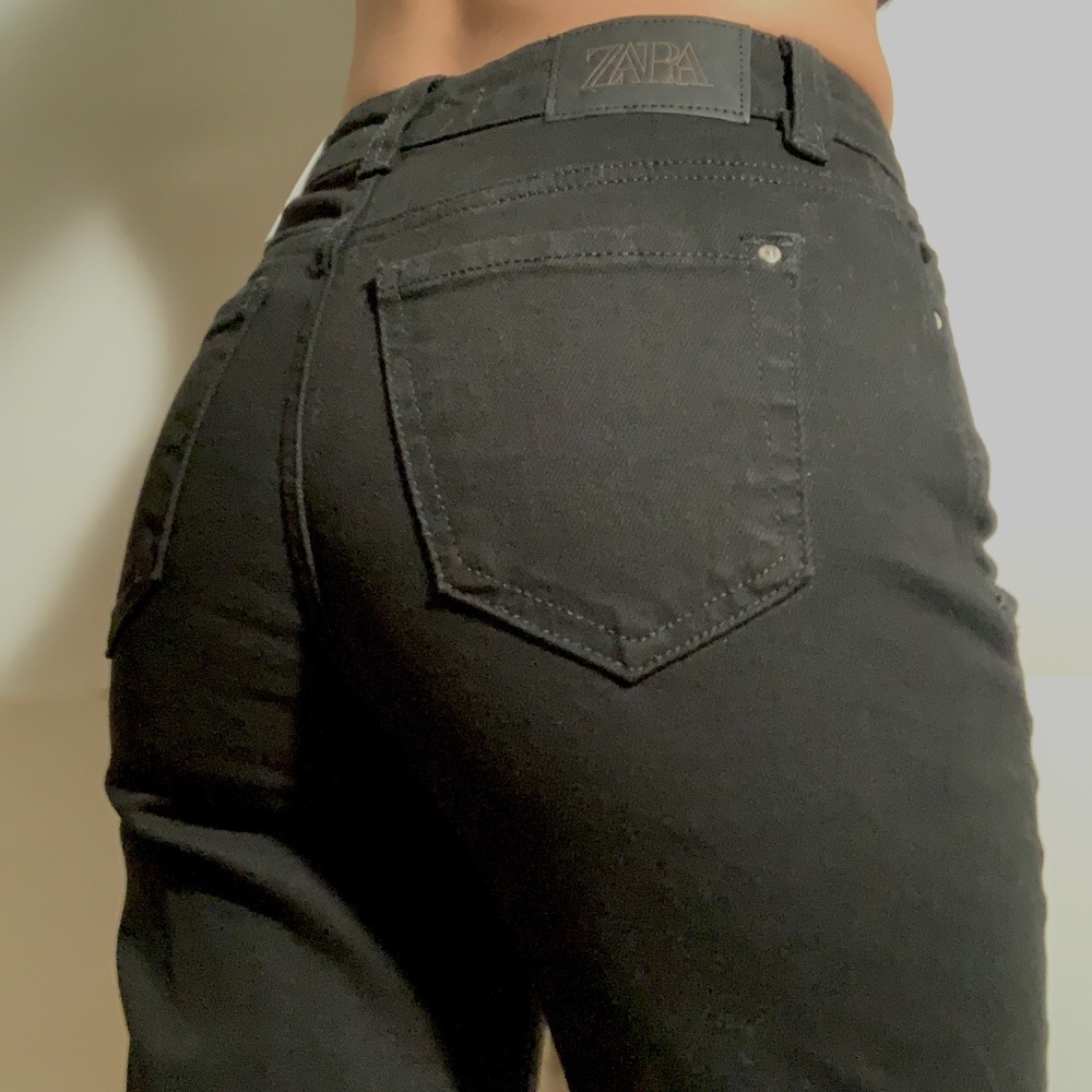 NWT Zara High Rise Mom Slim Fit Jeans in Black Sz 2